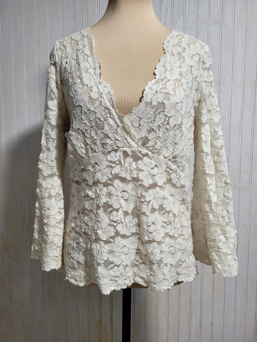 Banana Republic Vintage Y2K Cream Lace Bell Sleeve V-Neck Blouse Size L